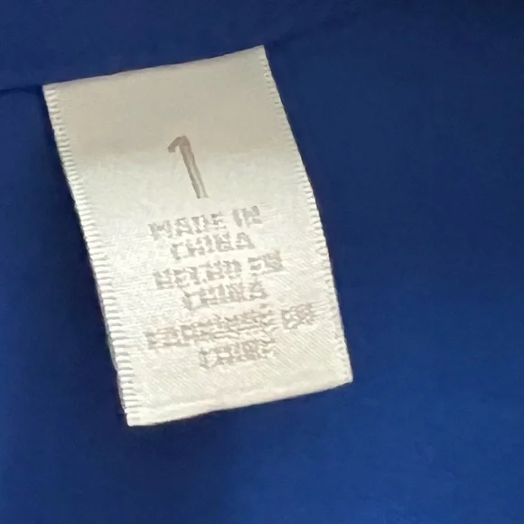 🌴 Chico’s Top - Size 1 - Picture 4 of 4